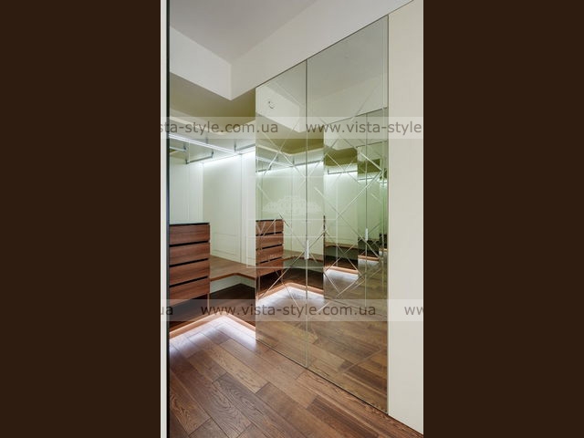 зеркальная гардеробная комната